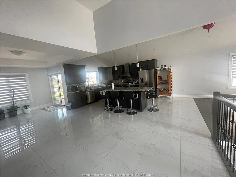 112 Kingsbridge Dr #UPPER — Photo 5