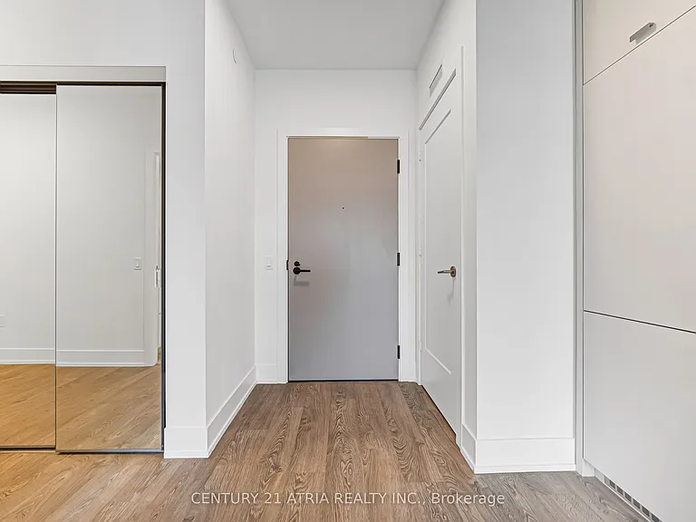 858 Dupont St #318 — Photo 4