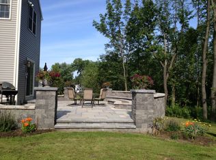 10 Legacy Ct, Cohoes, NY 12047