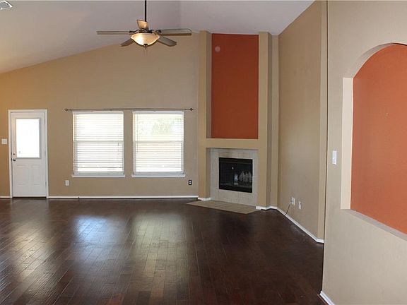 3rd image of 1402 Abbeville Dr