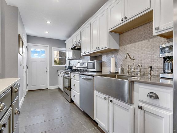 3rd image of 2332 23rd St