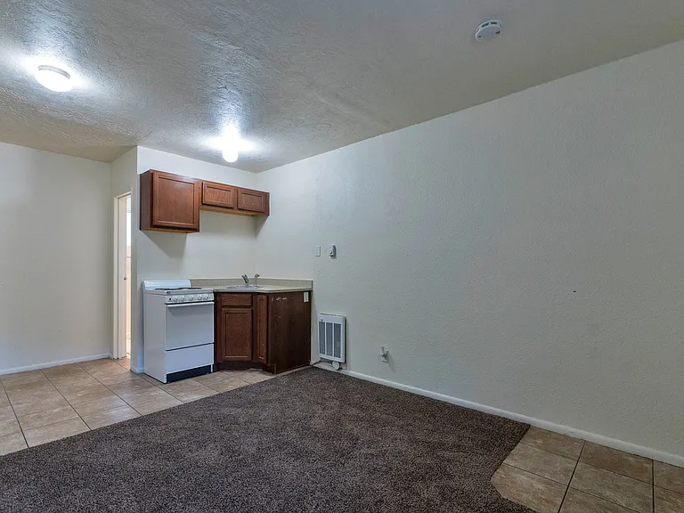 241 N 800 W — Photo 3
