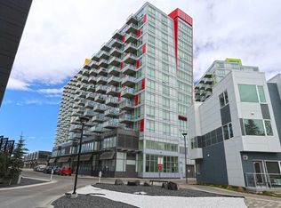 10 Brentwood Cmn NW #904, Calgary, AB T2L 2L6