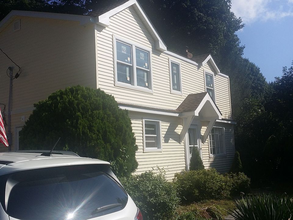 2nd image of 27 Upper Saddle River Rd