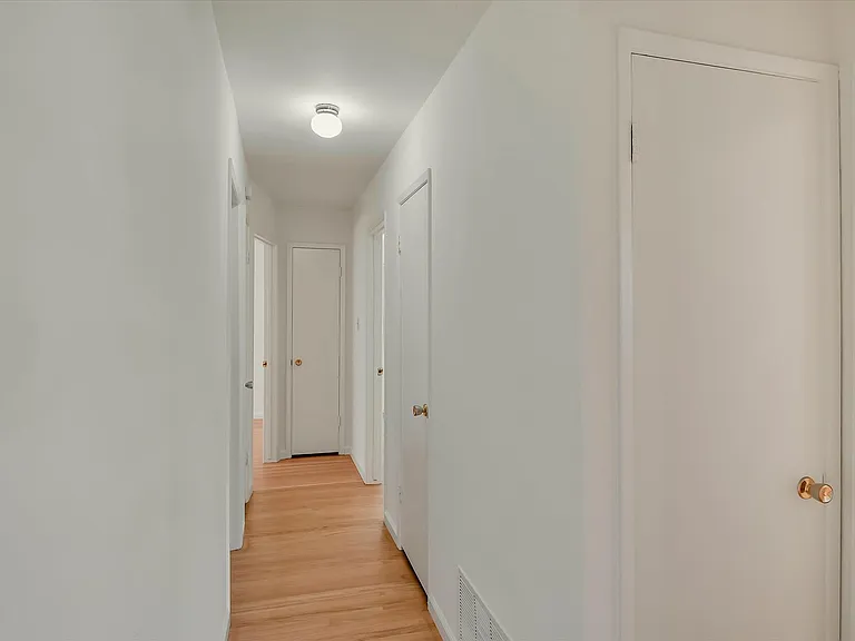 754 Yale Ln — Photo 31