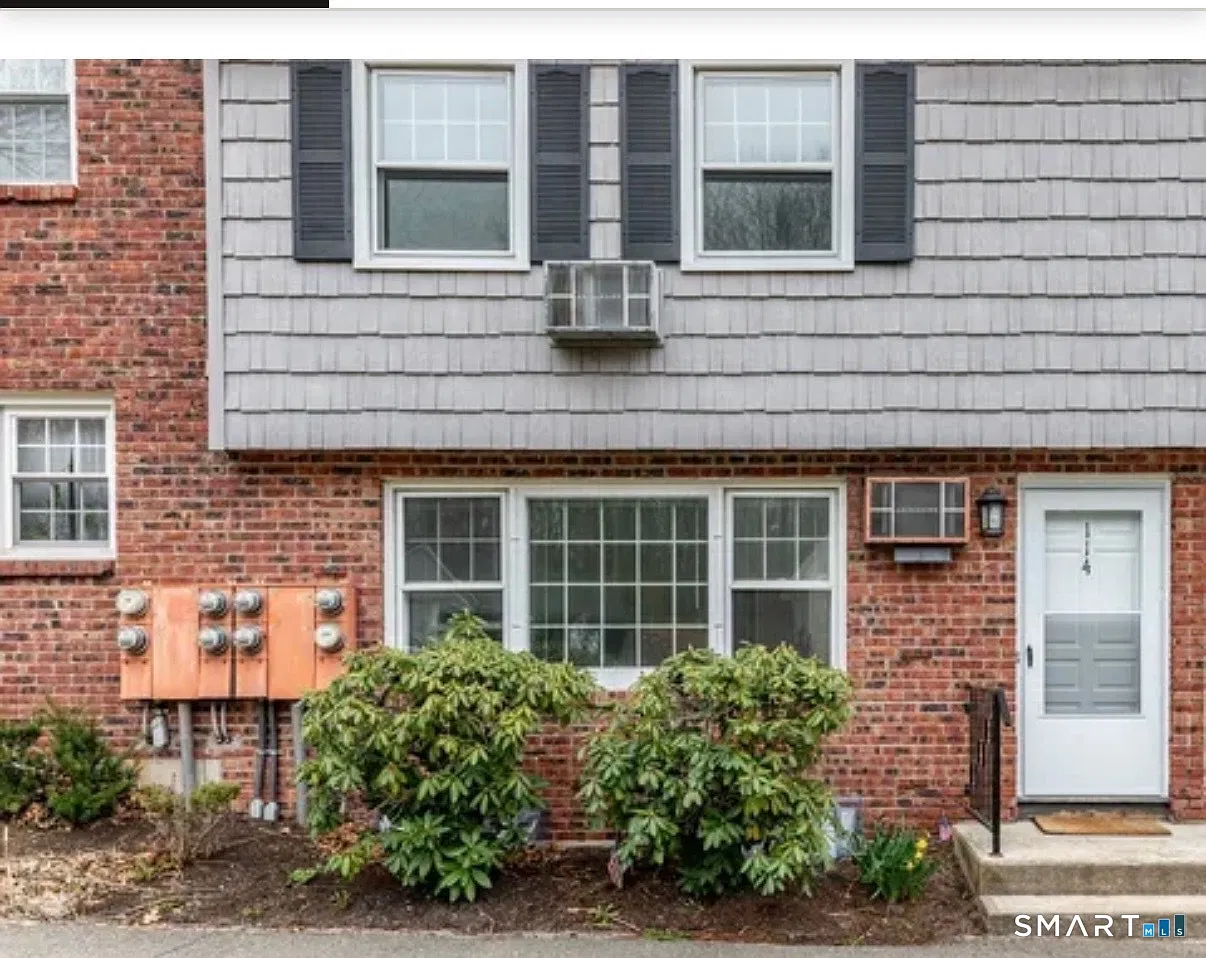 2 bed, 1.5 bath, 1058 sqft, $2,400 — Photo 1