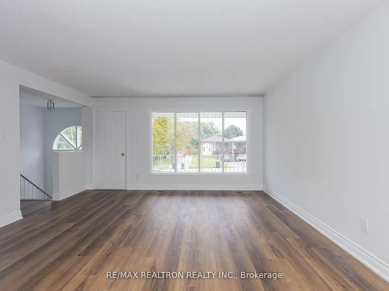 129 Sexton Cres #MAIN — Photo 7