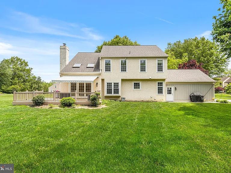 1099 Armstrong Ct — Photo 4