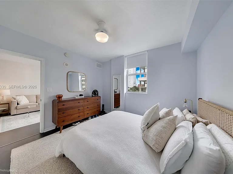 115 SW 11th St — Photo 12