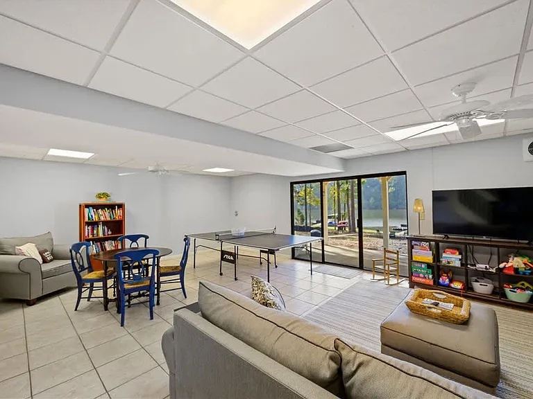 Building's Lounge