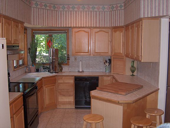 3rd image of 133 Woodycrest Dr