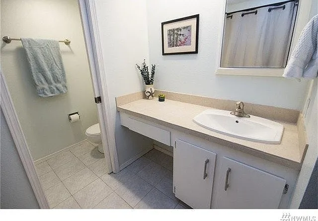 Master bedroom bathroom