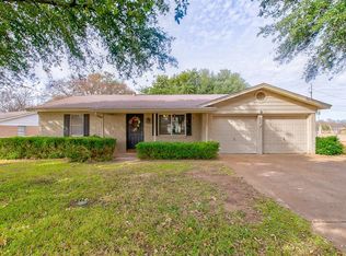 1402 Southern Blvd, Cleburne, TX 76033