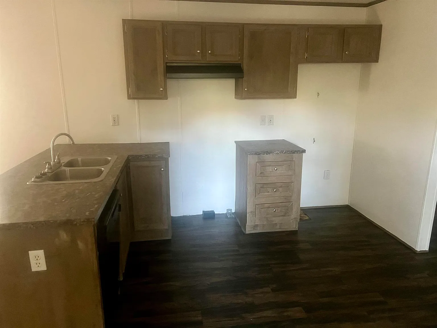 Studio, $999 — Photo 2