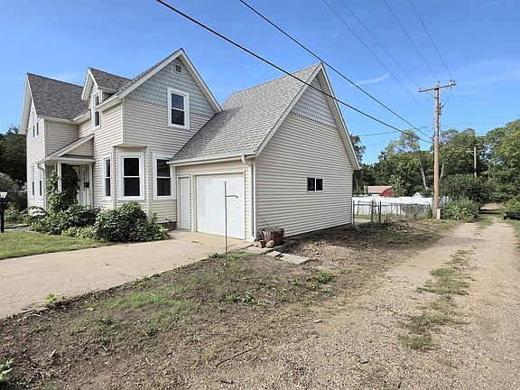 3rd image of 204 E 6th St