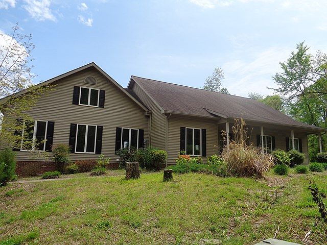 1st image of 645 Oakwood Dr