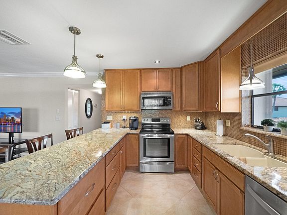 5th image of 300 SW South River Drive #201