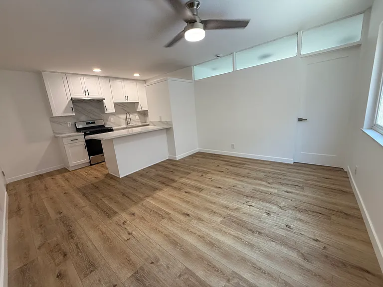 1662 W 2nd St #10 — Photo 6