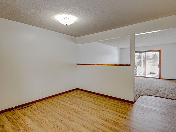 2nd image of 418 Lemke St