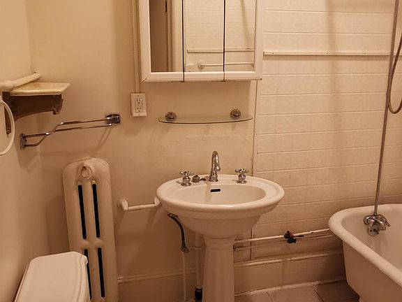 4th image of 288 Washington Ave