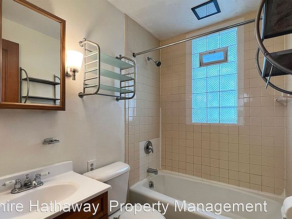 5th image of 2942-2942A N Pierce St