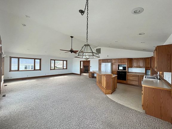 2nd image of 625 W Lake St