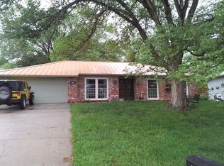 2012 Melholland Rd, Lawrence, KS 66047