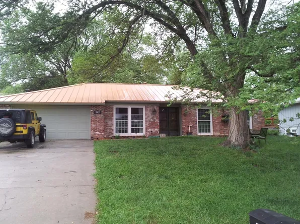 2012 Melholland Rd, Lawrence, KS 66047