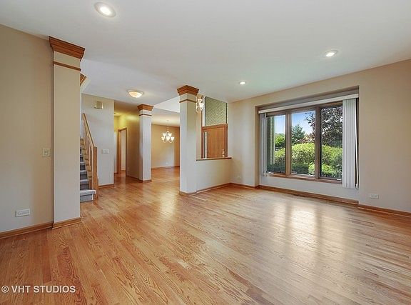 4th image of 19W115 Woodcreek Pl