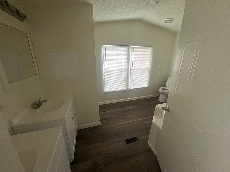 18075 Clayton Cir — Photo 6