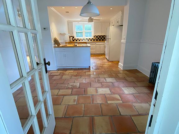 Eat-in kitchen