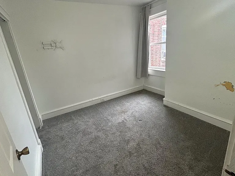 30 Amboy Ave — Photo 17