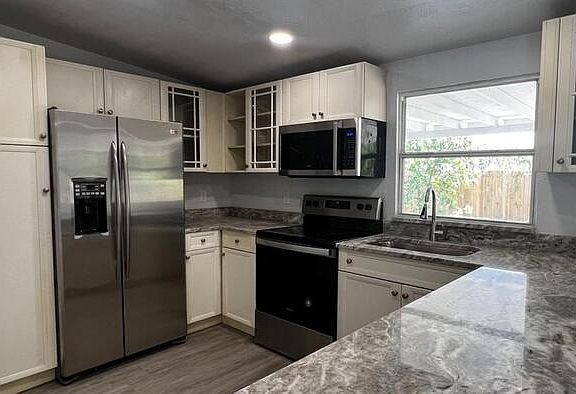 5th image of 6920 W Clifton St