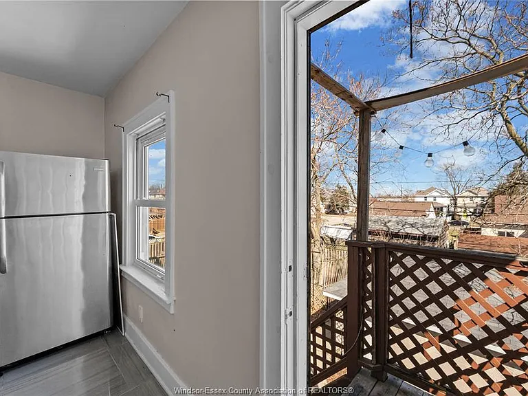 1156 Elm Ave #UPPER — Photo 6