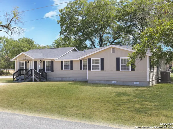 11580 Dhanis Ave, LaCoste, TX 78039