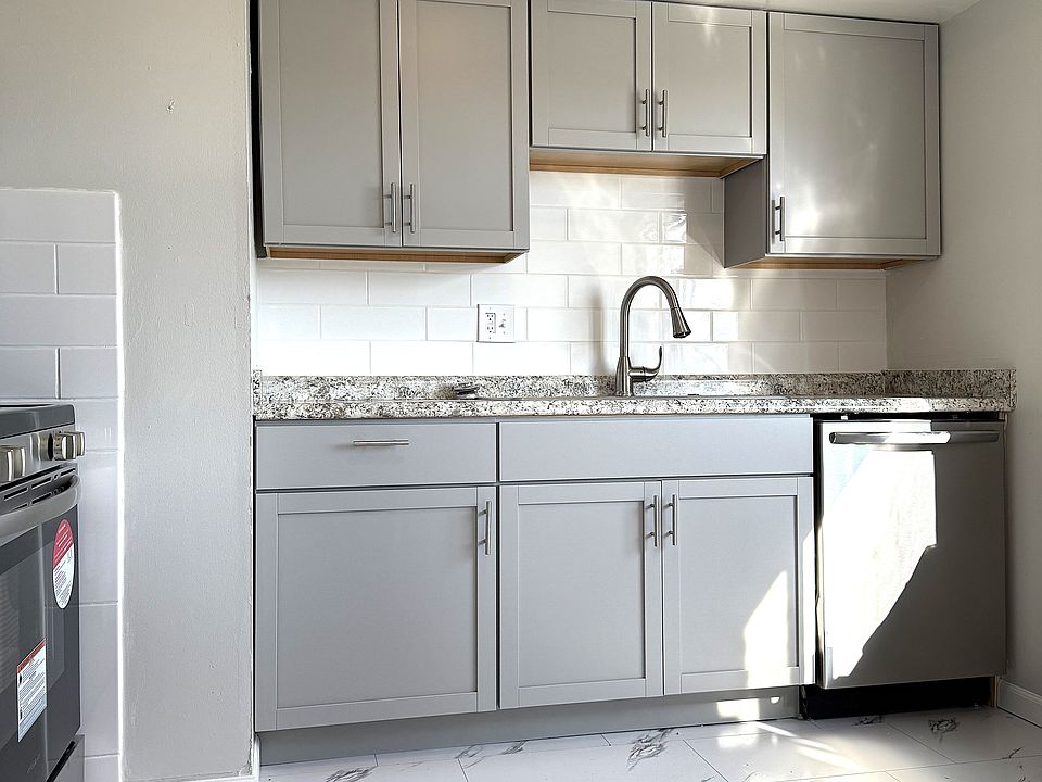 Large Kitchen - space for table 
Garbage disposal - Dishwasher