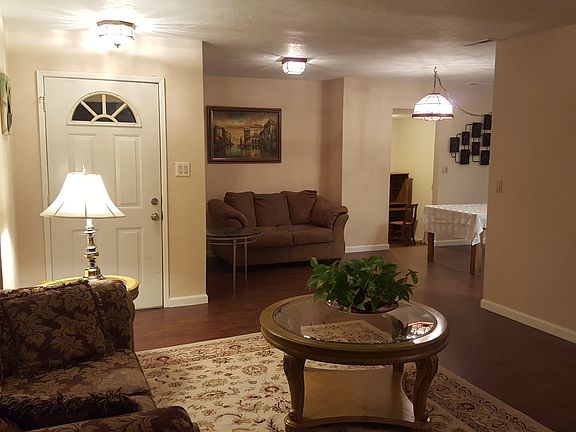 3rd image of 204 W Rosemary Ln