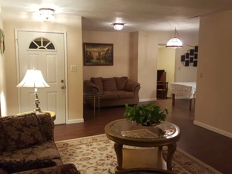 204 W Rosemary Ln — Photo 3
