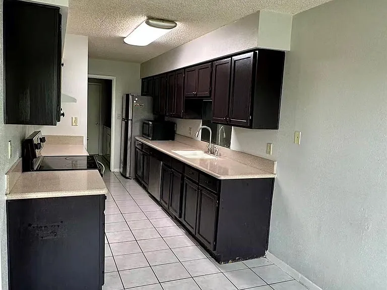 2535 Planters Row — Photo 12
