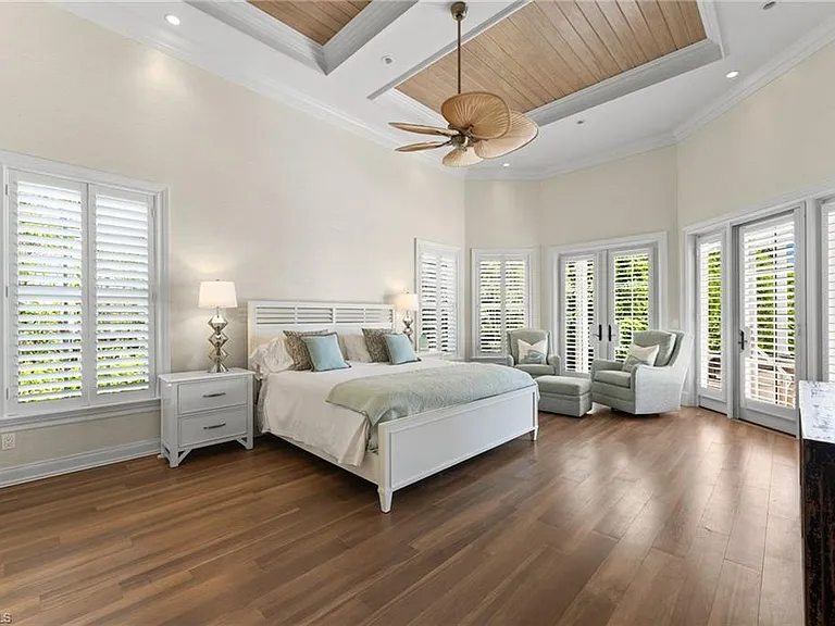 2325 Lantern Ln — Photo 21