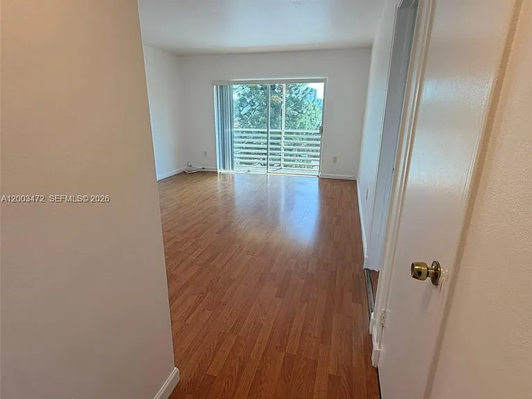 20200 NE 27th Ct #35 — Photo 4