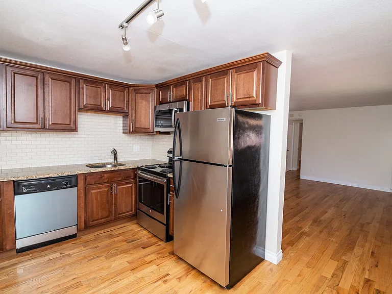 Emerson Flats — Photo 28