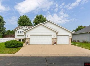 14 Fox Trl, North Mankato, MN 56003