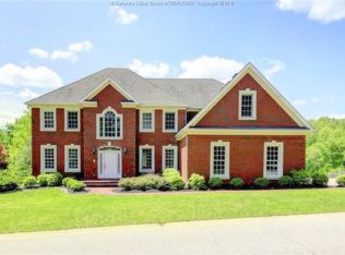 11 Jamestown Rd, Charleston, WV 25314