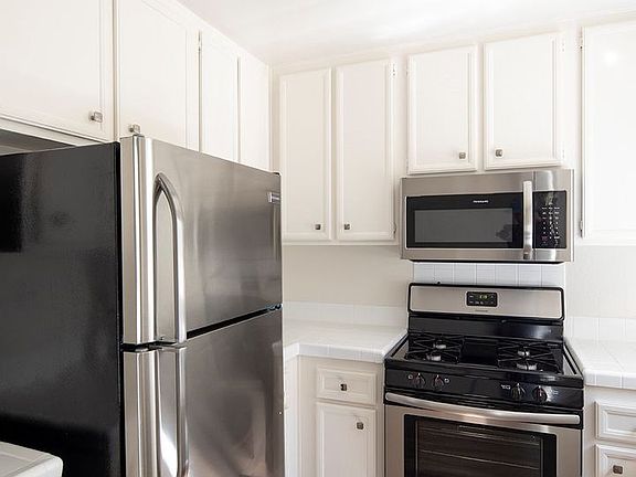 4th image of 3727 & 3737 Grim Ave #3727-5
