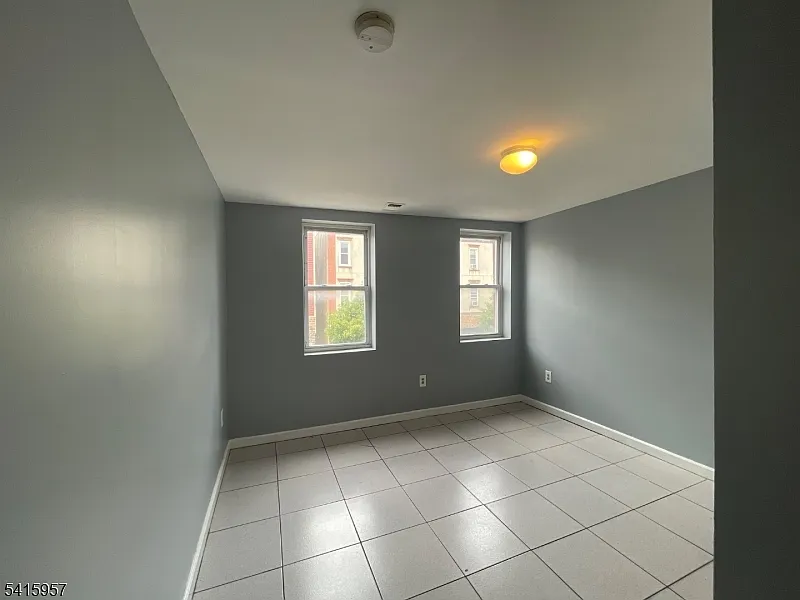 Building Photo - 87 S 1st St #2