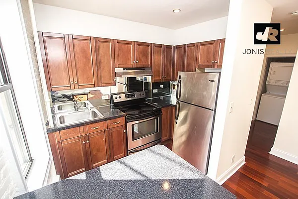 Rented by Jonis Realty | media 18