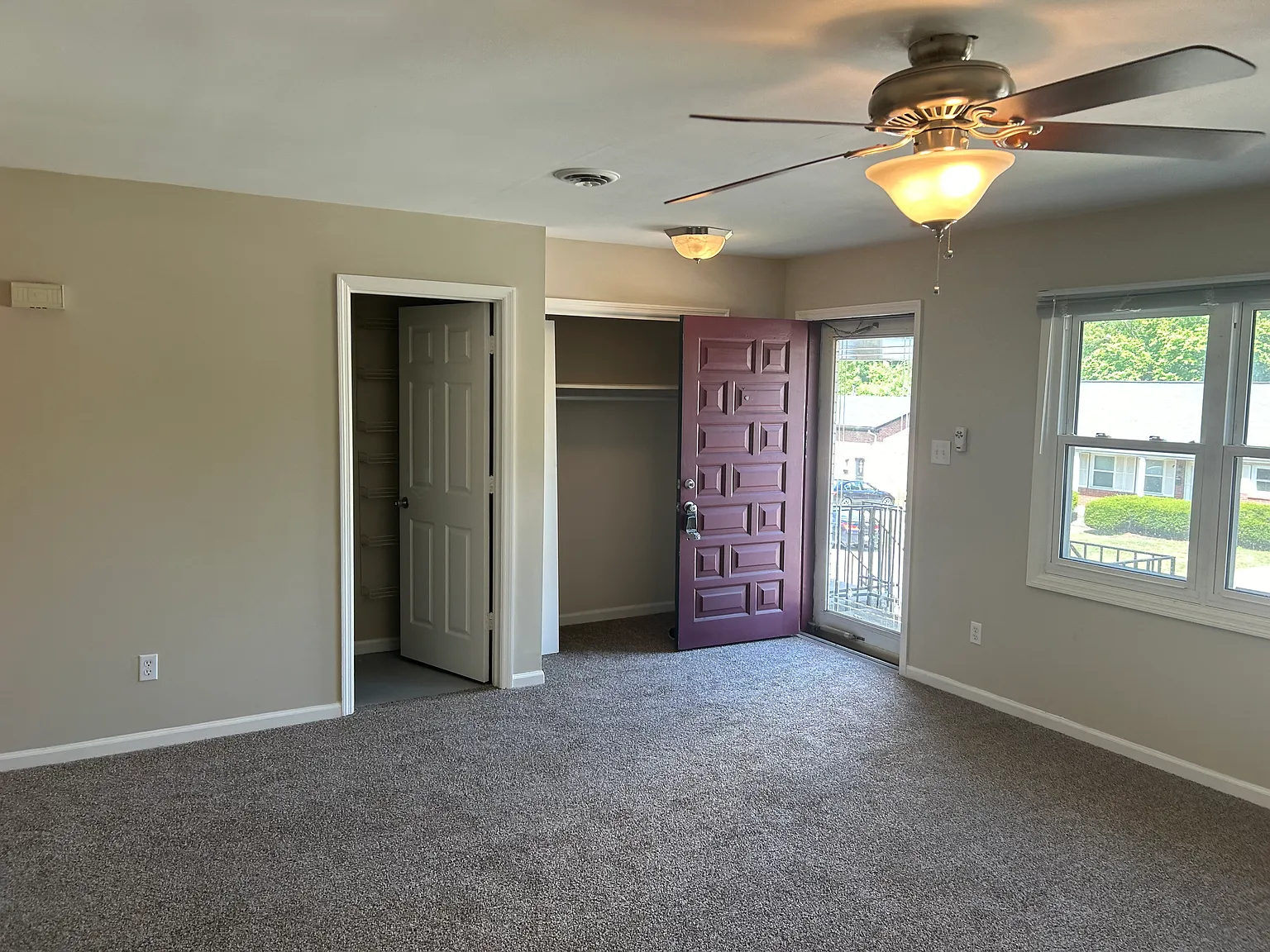 3422 Sutherland Dr — Photo 2
