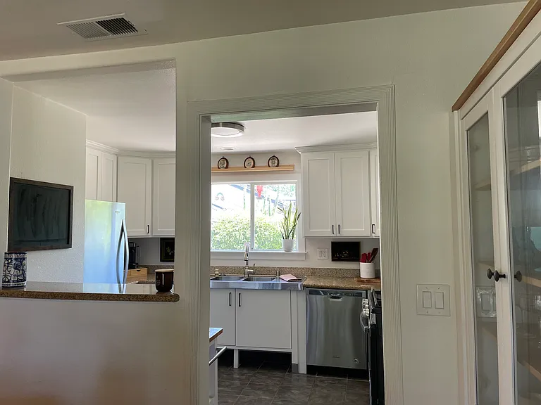 Entry from dining to kitchen