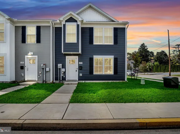 652 N College St, Carlisle, PA 17013